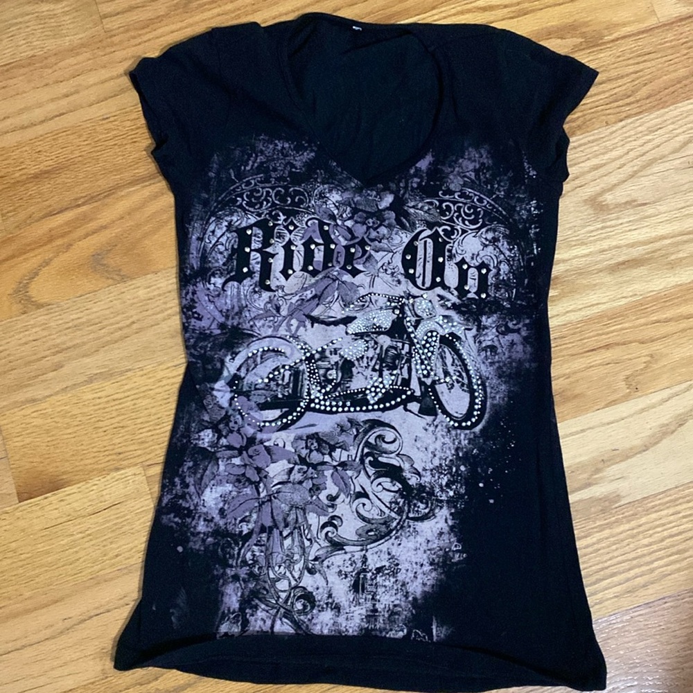 Womans size small black with a purple color super cute shortsleeve shirt